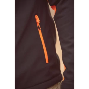 Chaqueta hombre PRINTER PRIME PRIME SOFTSHELL 2261065, con modelo, detalle del bolsillo del pecho