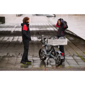 Chaqueta mujer PRINTER PRIME PRIME SOFTSHELL LADY 2261066 / Chaqueta hombre PRINTER PRIME PADDED SOFTSHELL 2261071, con modelos en exterior