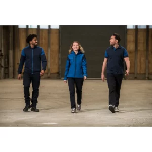 Chaqueta mujer PRINTER PRIME PRIME SOFTSHELL LADY 2261066 / Sudadera hombre PRINTER PRIME PRIME SWEATVEST 2262061 / Polo hombre PRINTER PRIME PRIME POLO 2265024, con modelo, vista de conjunto