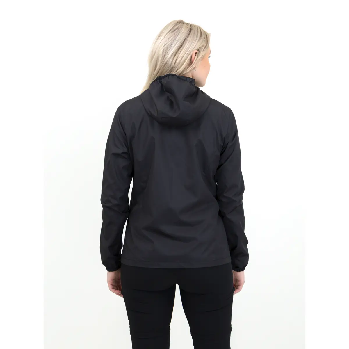 Cortaviento mujer PRINTER RED GRAB WINDBREAKER WOMEN 2261080 20 Cortaviento mujer PRINTER RED GRAB WINDBREAKER WOMEN 2261080, con modelo, vista posterior