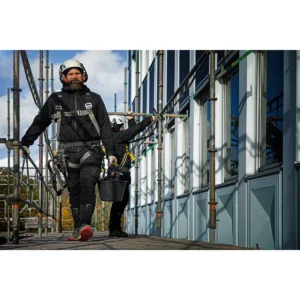 Pantalón técnico hombre PROJOB 5550 645550, con modelo, conjunto en uso