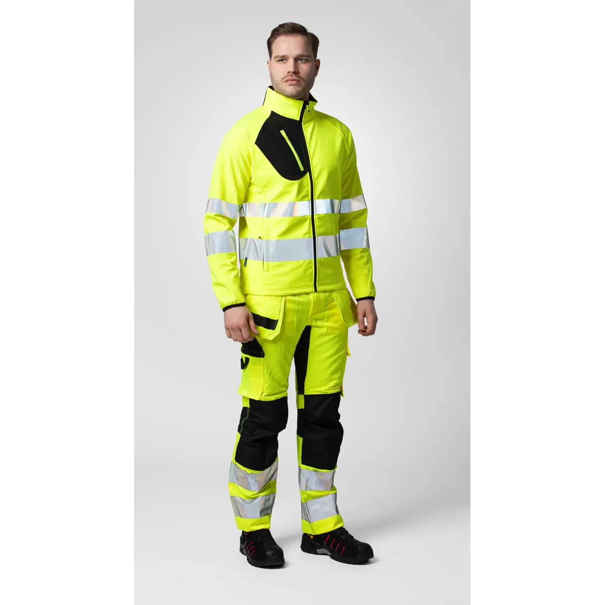 Chaqueta softshell PROJOB 6432 646432 1 Chaqueta softshell PROJOB 6432 646432, vista frontal con modelo