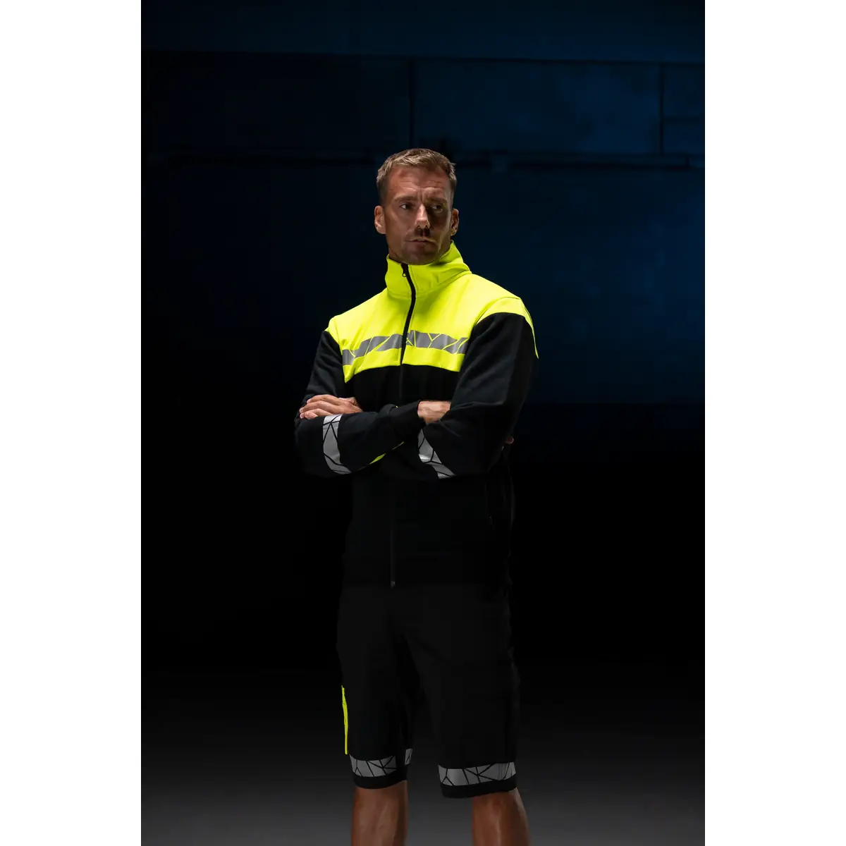 Pantalón corto hombre PROJOB PROGRESSION 7510 647510 2 Sudadera PROJOB 7103 y pantalón corto PROGRESSION 7510, vista frontal con modelo