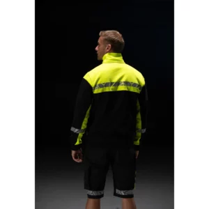 Sudadera PROJOB 7103 y pantalón corto PROGRESSION 7510, vista posterior con modelo