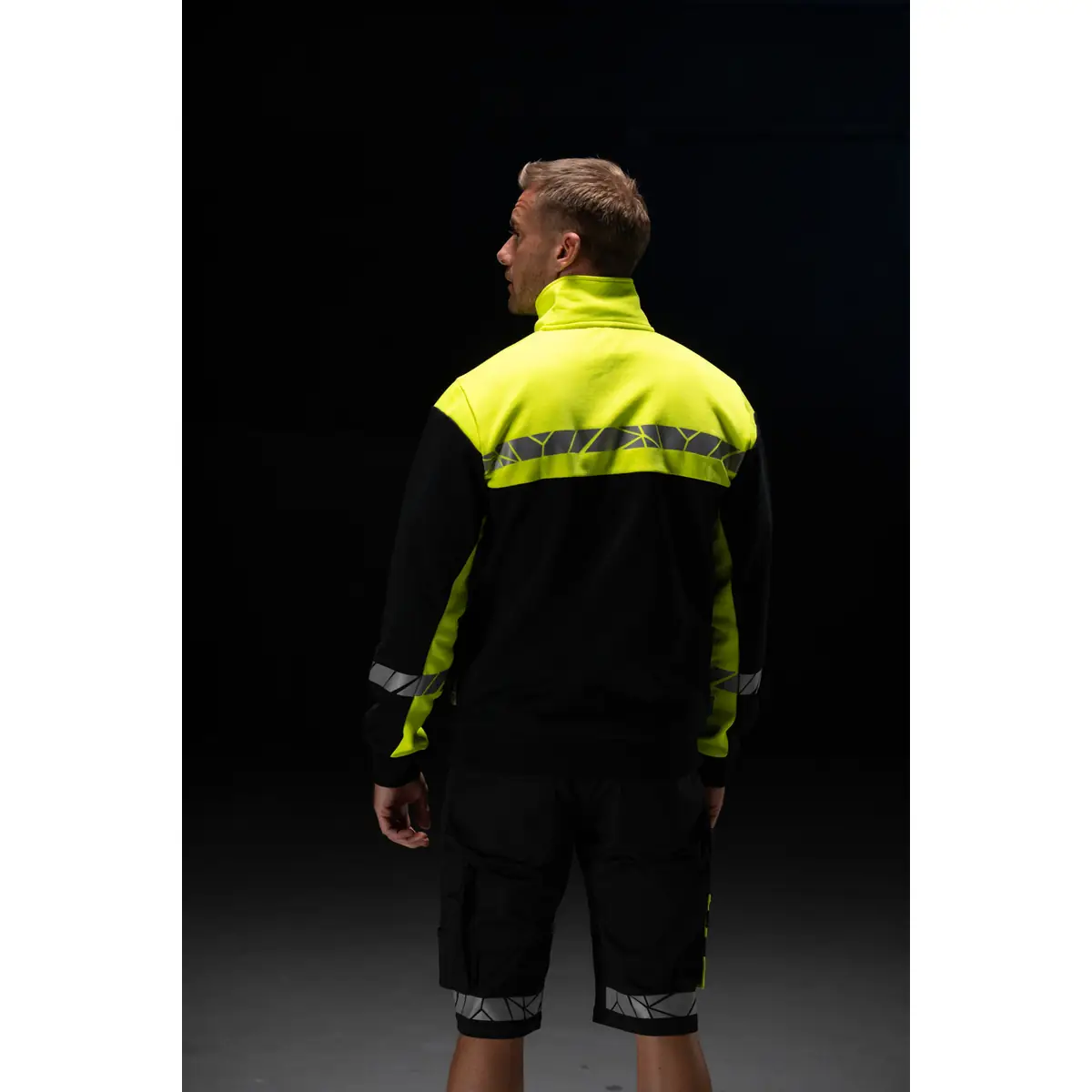 Pantalón corto hombre PROJOB PROGRESSION 7510 647510 16 Sudadera PROJOB 7103 y pantalón corto PROGRESSION 7510, vista posterior con modelo