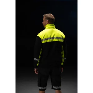 Sudadera PROJOB 7103 y pantalón corto PROGRESSION 7510, vista posterior con modelo