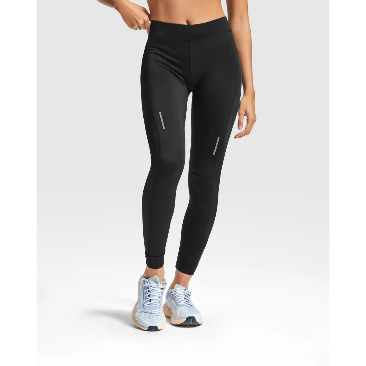 Malla larga running mujer Roly Adelaida 0459 1 Malla larga running mujer Roly Adelaida 0459, negro, vista frontal con modelo