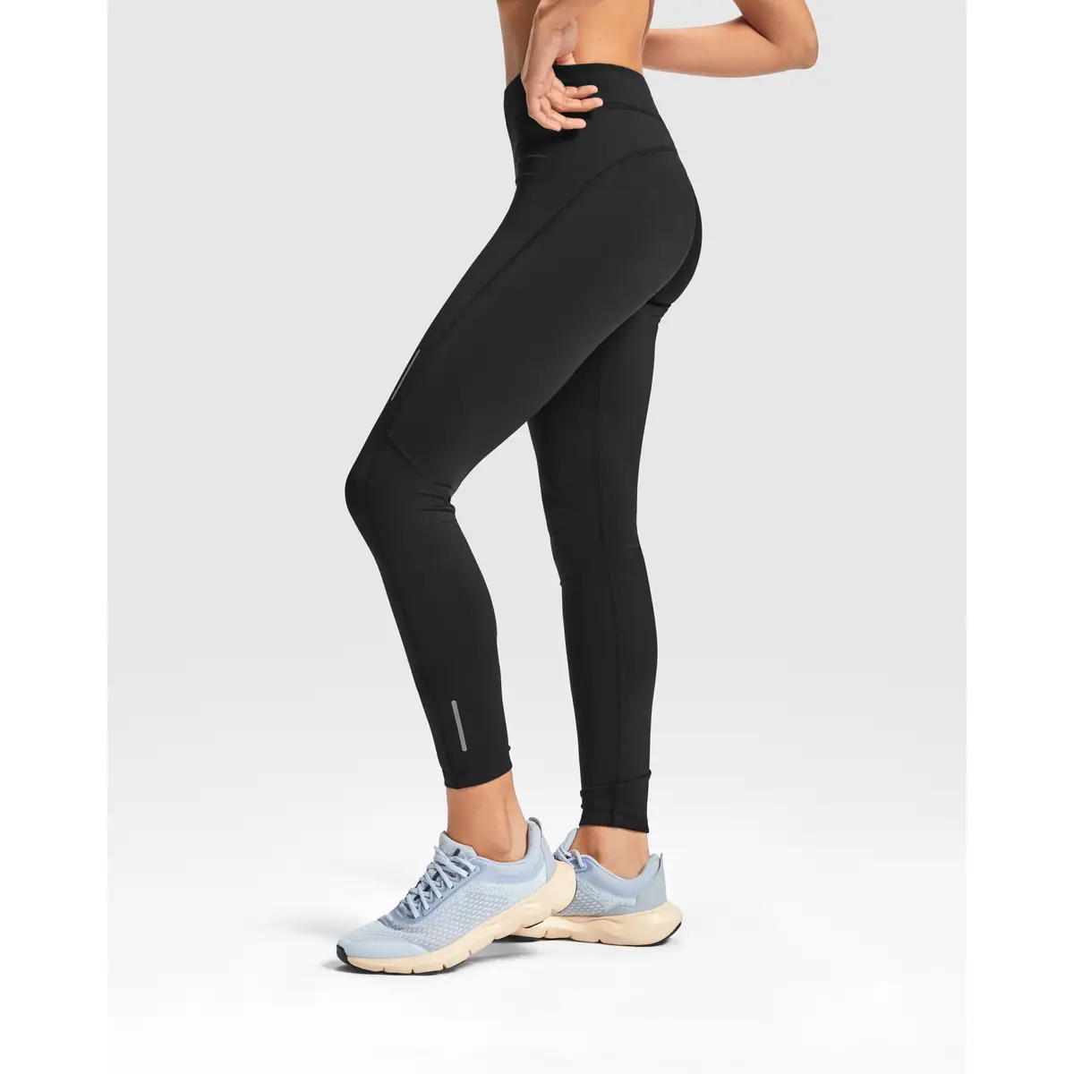 Malla larga running mujer Roly Adelaida 0459 4 Malla larga running mujer Roly Adelaida 0459, negro, vista lateral opuesta con modelo