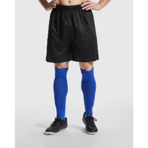 Pantalón corto de portero Roly Arsenal 0551, negro, vista frontal con modelo