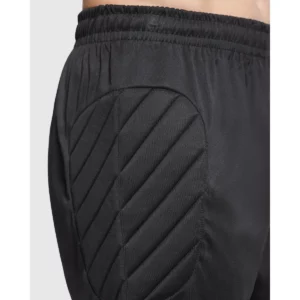 Pantalón corto de portero Roly Arsenal 0551, negro, detalle del panel acolchado con modelo