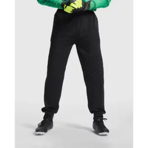 Pantalón largo de portero Roly Bayern 0552, negro, vista frontal con modelo