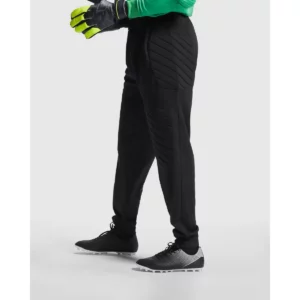 Pantalón largo de portero Roly Bayern 0552, negro, vista lateral con modelo
