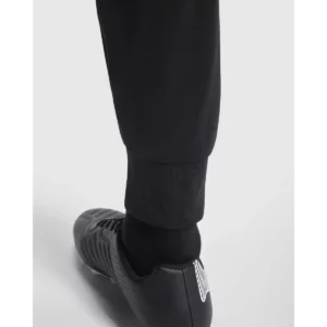 Pantalón largo de portero Roly Bayern 0552, negro, detalle del tobillo con modelo