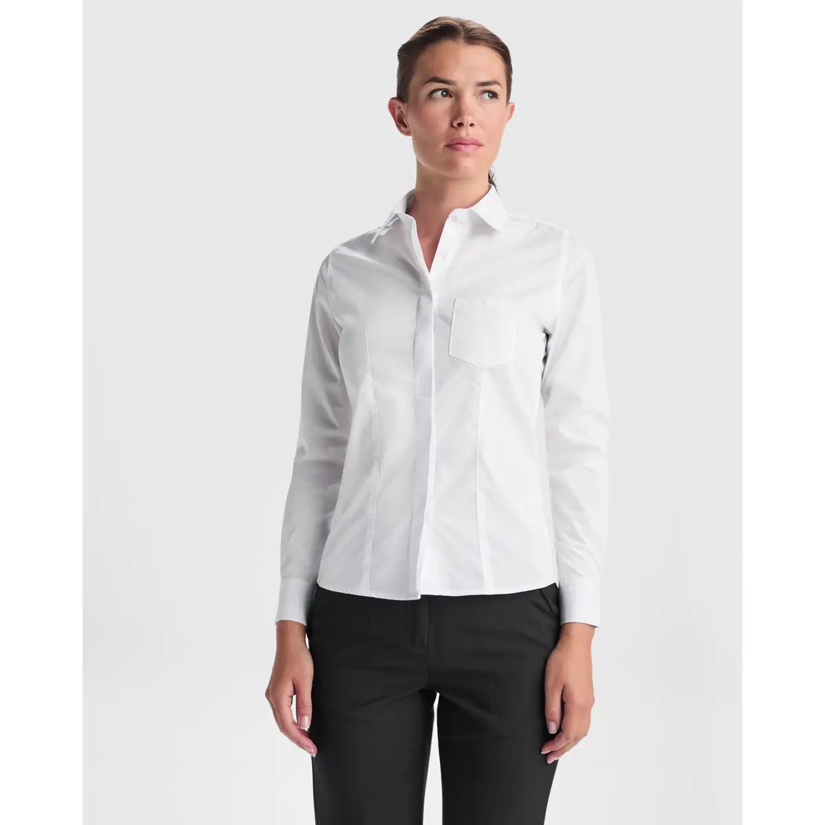 Camisa manga larga mujer Roly WRK Sofia L/S 5161 2 Camisa manga larga mujer Roly WRK Sofia L/S 5161, blanco, segunda vista frontal con modelo