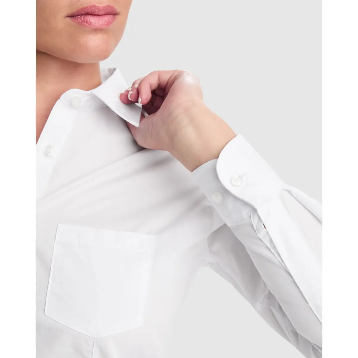 Camisa manga larga mujer Roly WRK Sofia L/S 5161 4 Camisa manga larga mujer Roly WRK Sofia L/S 5161, blanco, detalle del puño con modelo