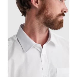 Camisa manga larga hombre Roly WRK Aifos L/S 5504, blanco, detalle del cuello con modelo