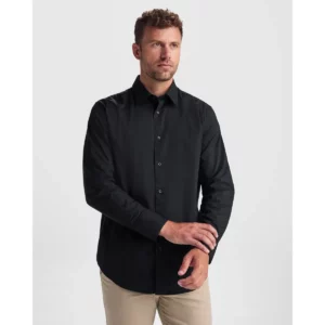 Camisa elástica hombre Roly WRK Moscu 5506, negro, segunda vista frontal con modelo