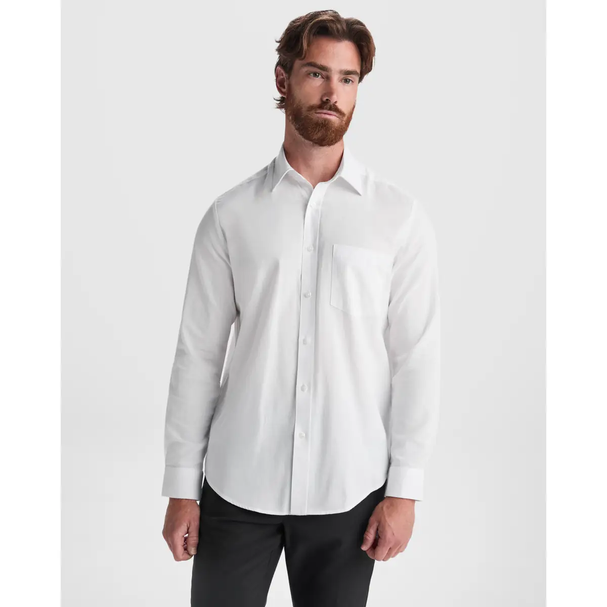 Camisa manga larga hombre Roly WRK Oxford 5507 1 Camisa manga larga hombre Roly WRK Oxford 5507, blanco, vista frontal con modelo