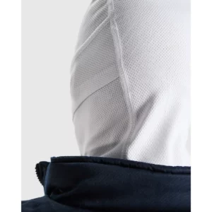 Máscara textil Roly WRK Darak 9081, blanco, detalle posterior con modelo