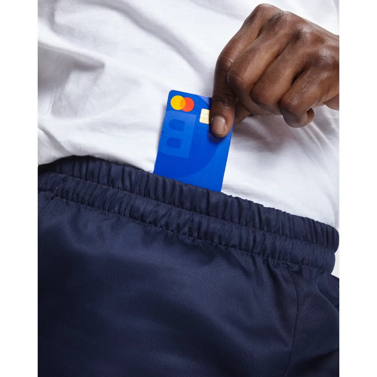 Pantalón unisex Roly WRK Rochat 9088 5 Pantalón unisex Roly WRK Rochat 9088, marino, detalle del bolsillo interior y la cintura con modelo