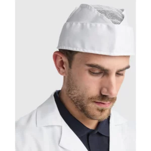 Gorro de cocina Roly WRK Lagasse 9090, blanco, vista frontal con modelo