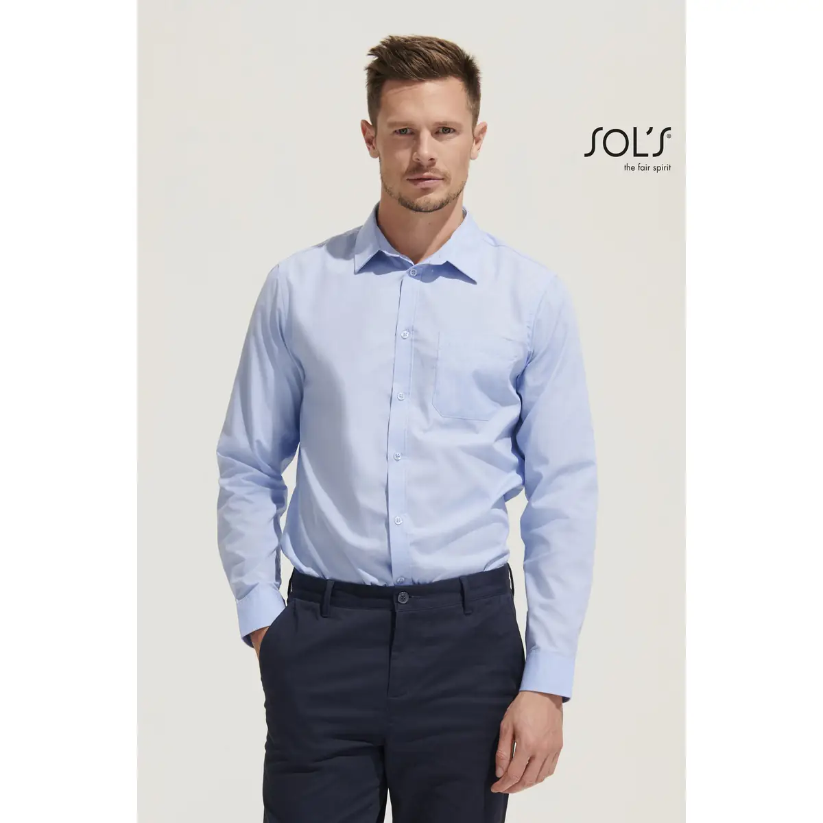 Camisa manga larga hombre SOL’S BALTIMORE FIT 02922 1 Camisa manga larga hombre SOL’S BALTIMORE FIT 02922, vista con modelo.