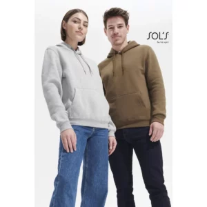 Sudadera con capucha unisex SOL’S SLAM 13251, vista con modelo.