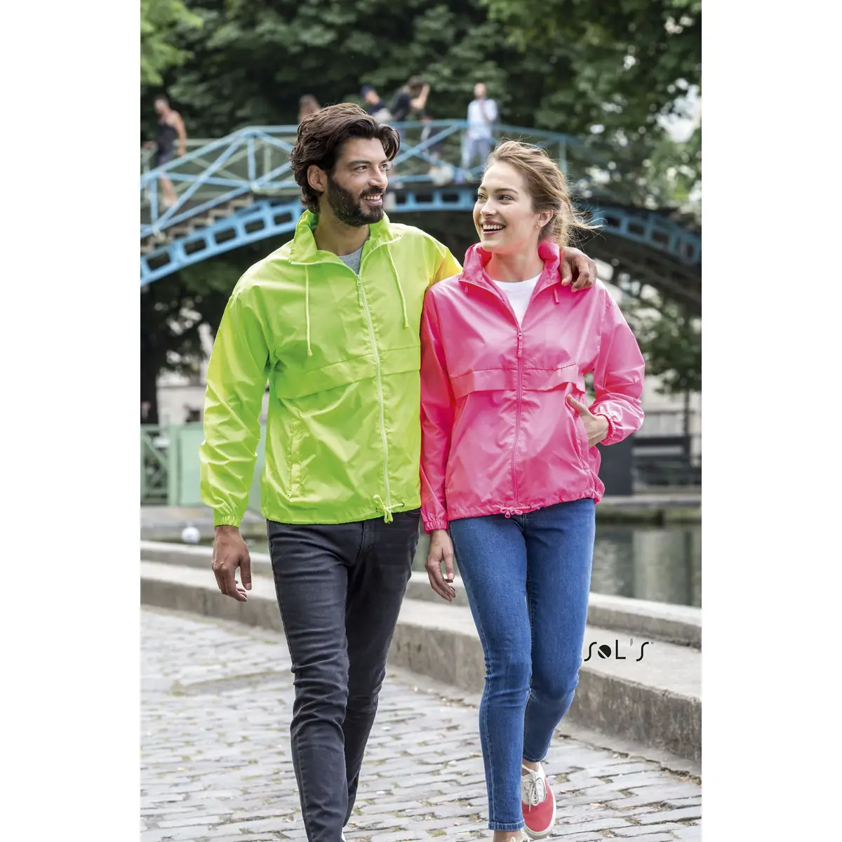 Cortavientos unisex SOL’S SURF 32000 2 Cortavientos unisex SOL’S SURF 32000, vista con modelos.