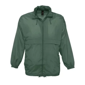 Cortavientos unisex SOL’S SURF 32000 en Verde bosque, frontal sin persona.