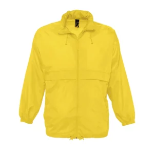 Cortavientos unisex SOL’S SURF 32000 en Amarillo, frontal sin persona.