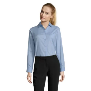 Camisa mujer manga larga SOL’S BUSINESS WOMEN 00554 en Cielo claro, frontal con modelo.