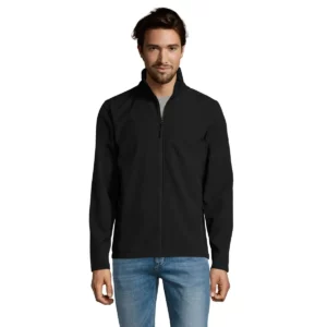 Chaqueta softshell hombre SOL’S RACE MEN 01195 en Negro, vista frontal con modelo.