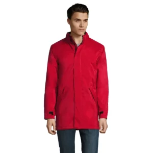 Chaqueta acolchada unisex SOL’S ROBYN 02109 en Rojo, frontal con modelo.
