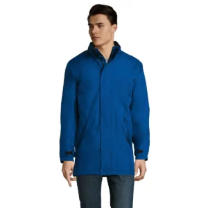 Chaqueta acolchada unisex SOL’S ROBYN 02109 en Azul royal, frontal con modelo.