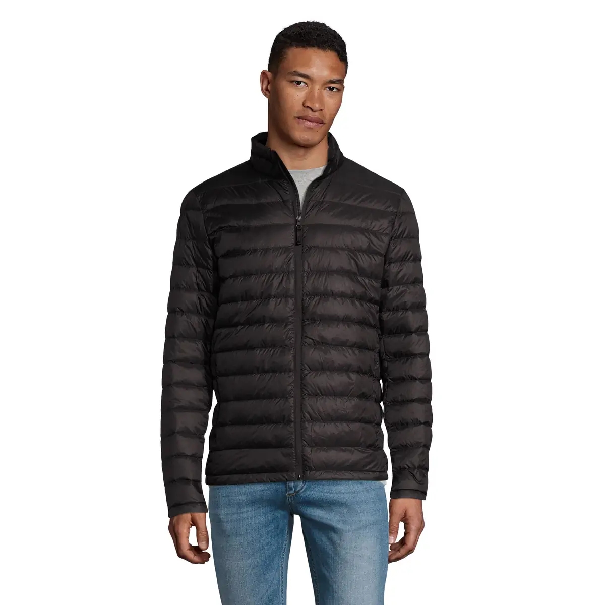 Chaqueta ligera hombre SOL’S WILSON MEN 02898 6 Chaqueta ligera hombre SOL’S WILSON MEN 02898 en Negro, frontal con modelo.