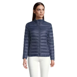 Chaqueta ligera mujer SOL’S WILSON WOMEN 02899 en French marino, frontal con modelo.