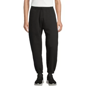 Pantalón jogging unisex SOL’S CENTURY 03992 en Negro, vista con modelo.