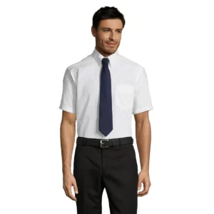 Camisa manga corta hombre SOL’S BRISBANE 16010 en Blanco, vista frontal con modelo.