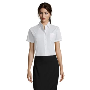 Camisa manga corta mujer SOL’S ESCAPE 16070 en Blanco, vista frontal con modelo.