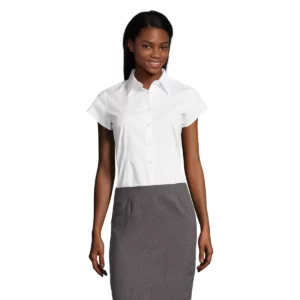 Camisa manga corta mujer SOL’S EXCESS 17020 en Blanco, vista frontal con modelo.
