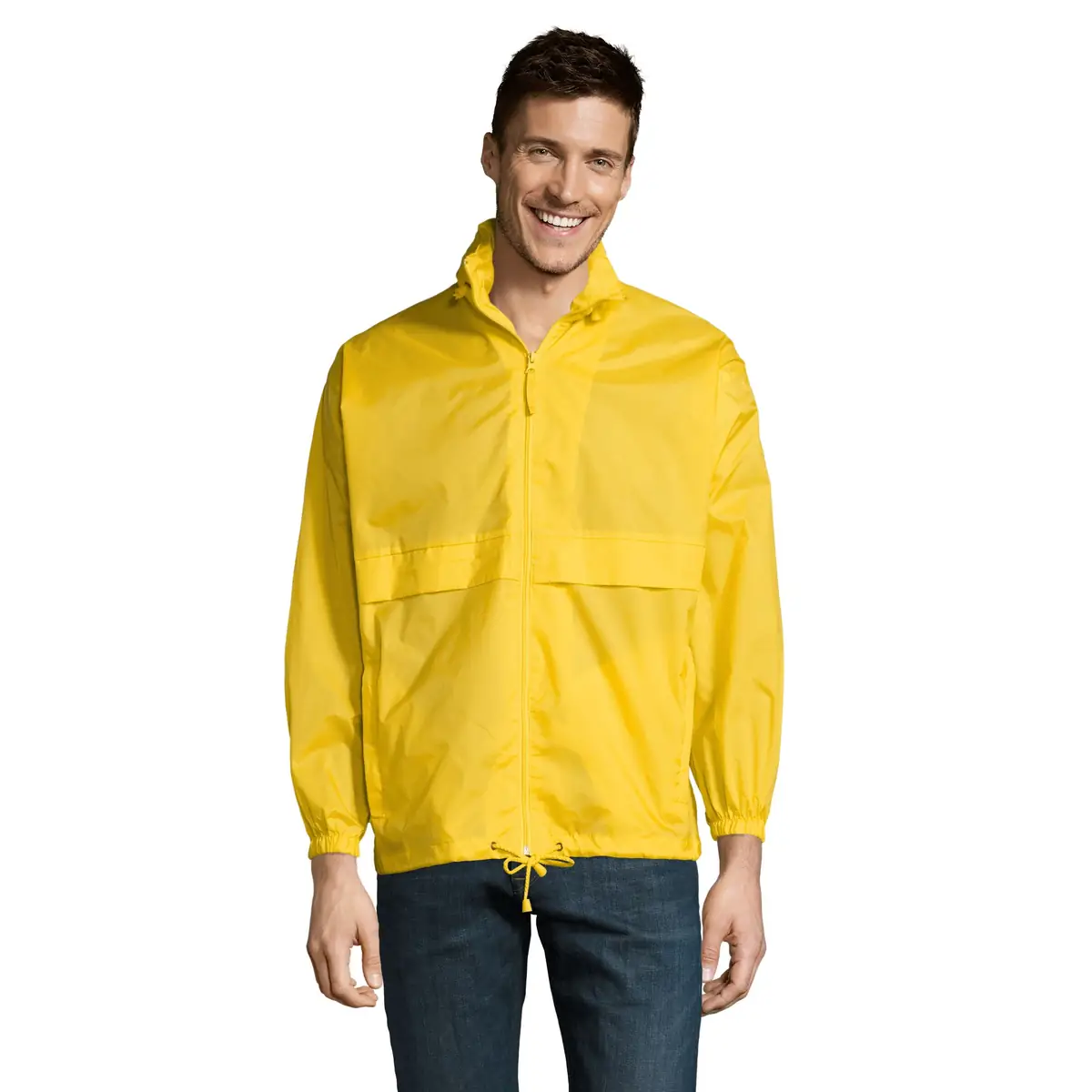 Cortavientos unisex SOL’S SURF 32000 8 Cortavientos unisex SOL’S SURF 32000 en Amarillo, frontal con modelo.