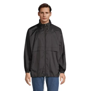 Cortavientos unisex SOL’S SURF 32000 en Negro, frontal con modelo.