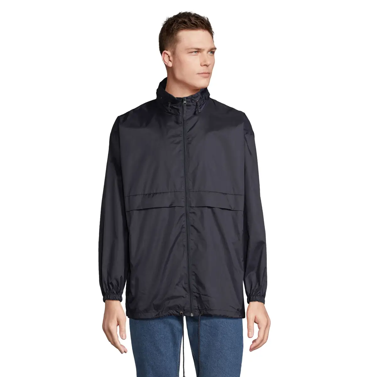 Cortavientos unisex SOL’S SURF 32000 12 Cortavientos unisex SOL’S SURF 32000 en Azul marino, frontal con modelo.