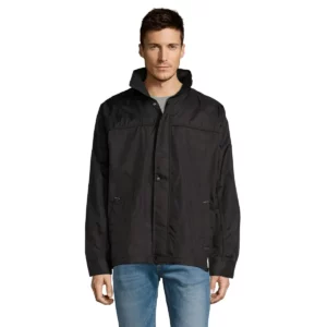 Cortavientos hombre SOL’S MISTRAL 46000 en Negro, frontal con modelo.