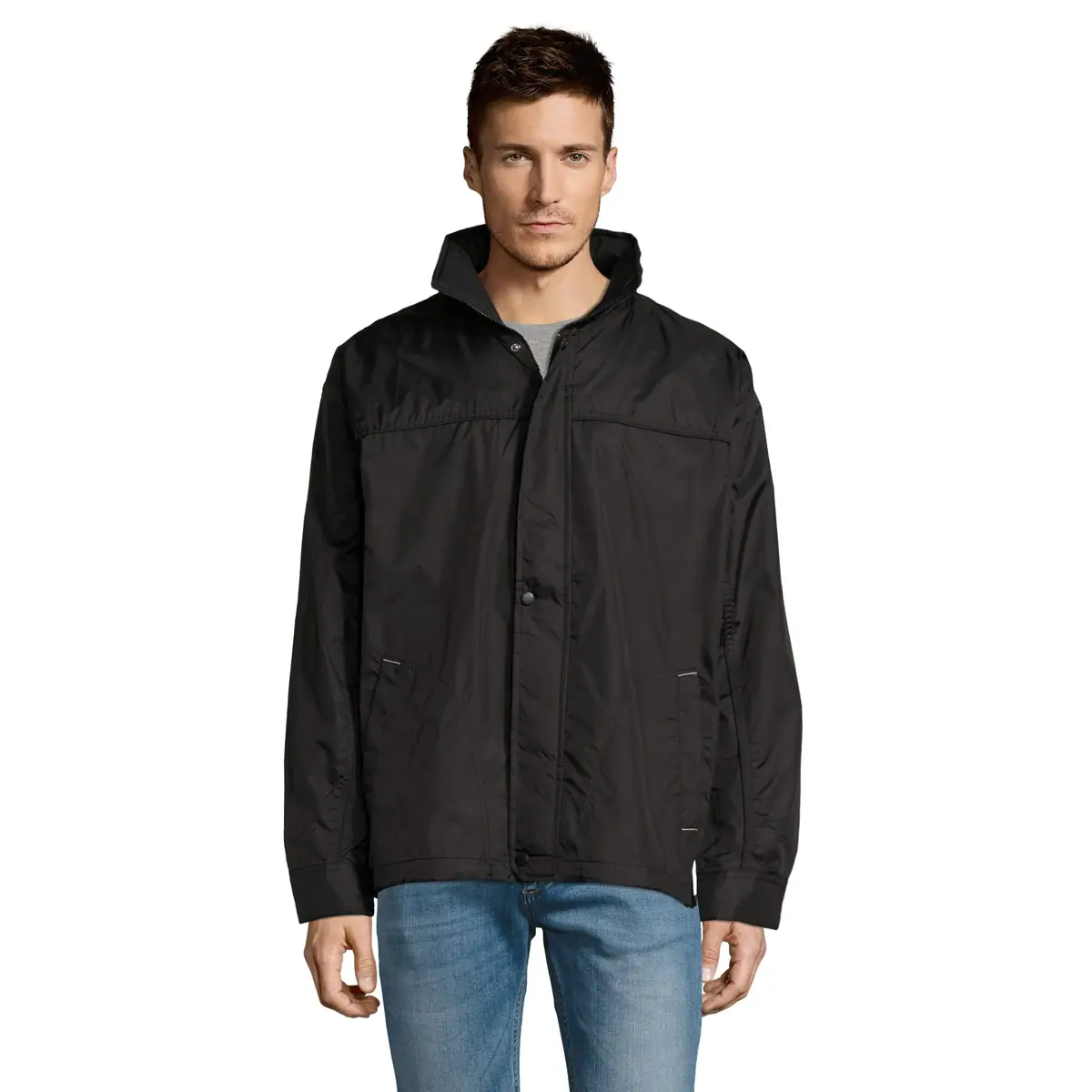 Cortavientos hombre SOL’S MISTRAL 46000 2 Cortavientos hombre SOL’S MISTRAL 46000 en Negro, frontal con modelo.