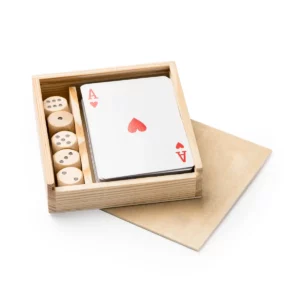 Set de juegos Stamina Brisca 1016, crudo, vista del set abierto con baraja y dados