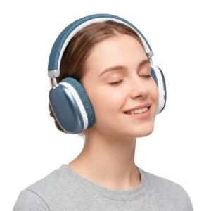Auriculares de diadema Stamina Luca 1057, royal vigoré, auriculares puestos en una modelo
