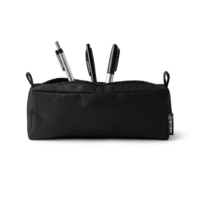 Estuche rectangular Stamina Sunte 1079, negro, ejemplo del estuche abierto con útiles de escritura