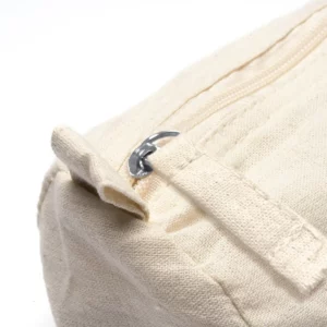 Estuche de algodón Stamina Kewa 1123, crudo, detalle de la cremallera y los tiradores laterales