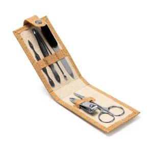 Set de manicura Stamina Podox 1126, crudo, vista de la funda abierta con los utensilios